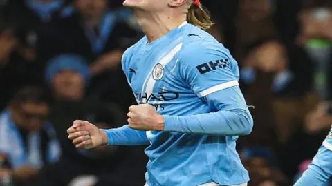 樊振东与黄老板乒乓装备互赠，伊普斯维奇希兰艾德见证精彩互动